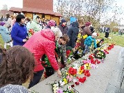 Борисовский ДК Возложение цветов к обелиску 2
